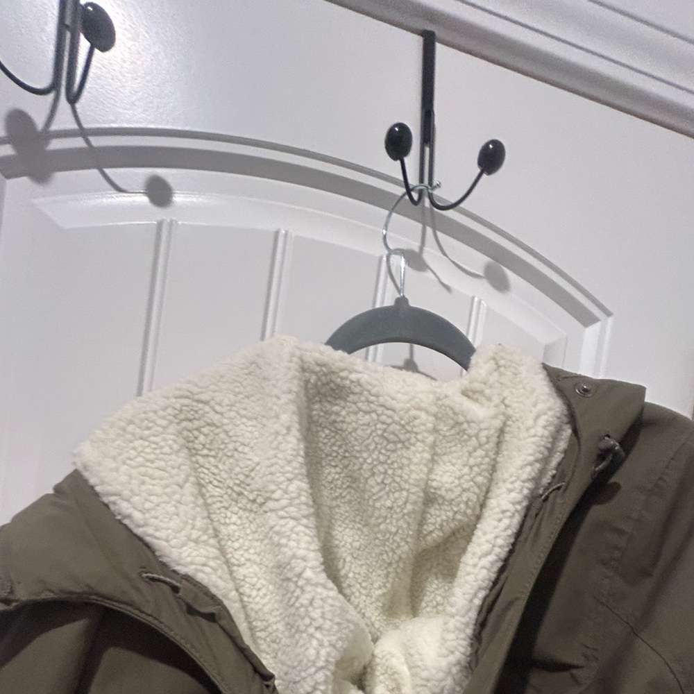 Fjallraven Women’s Greenland insulated hooded parka, Medium, Green - Picture 11 of 16